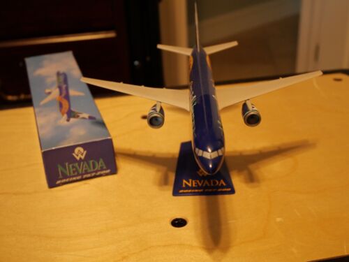 America West B757-200 "Nevada" 1/200 Desktop Model - Picture 2 of 3