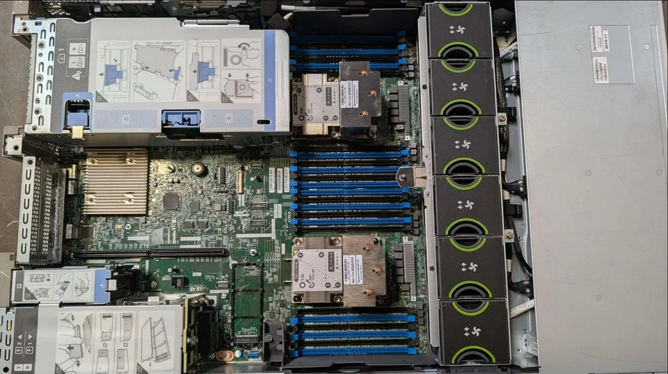 Cisco UCS C240 M5 SFF 2U 2x Gold 6132 2.6GHz | 128gb | Sin controlador | 2x 1500w Foto 4 de 4