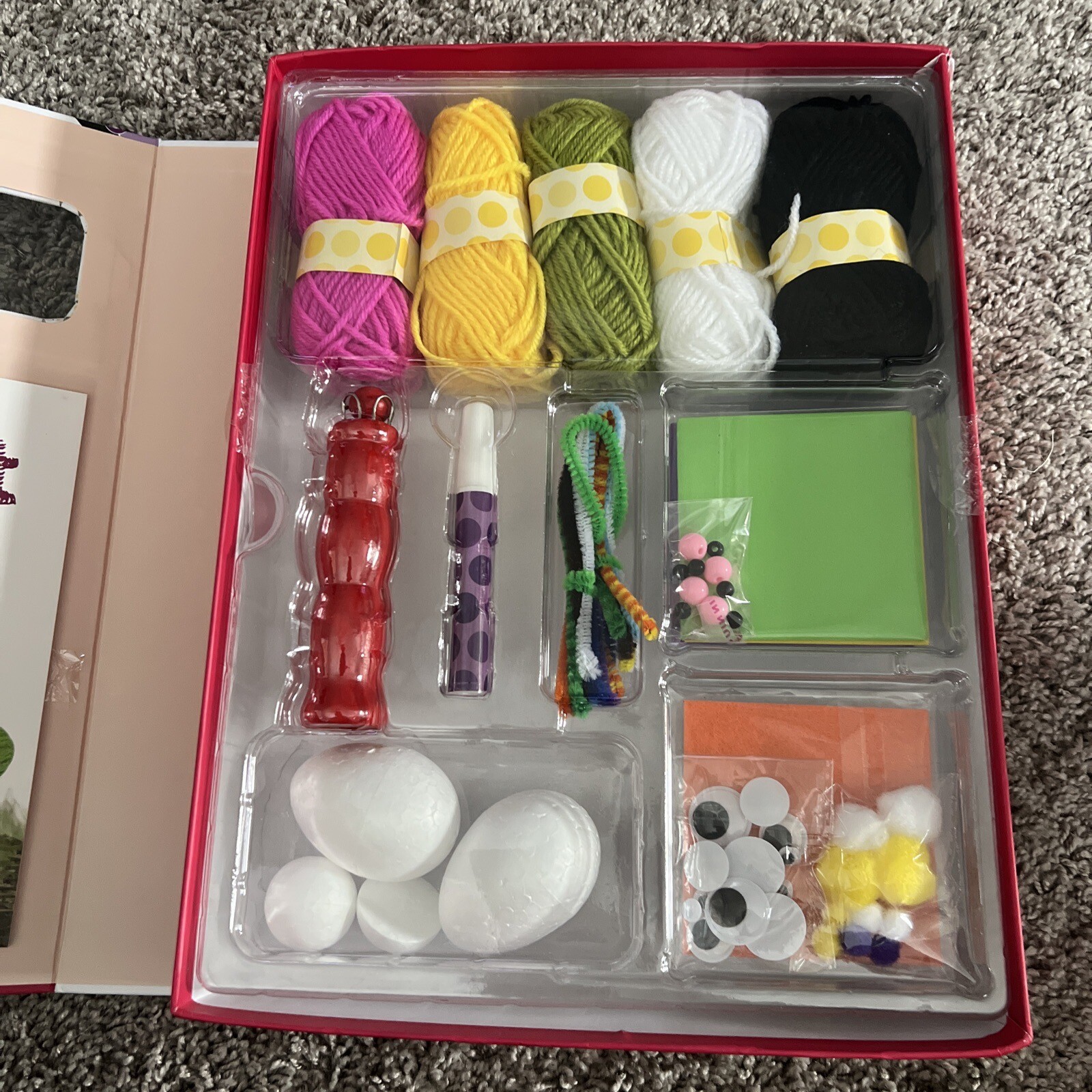 SpiceBox SPOOL KNIT ANIMALS Craft Kit Set with Spool Knitting Tool for