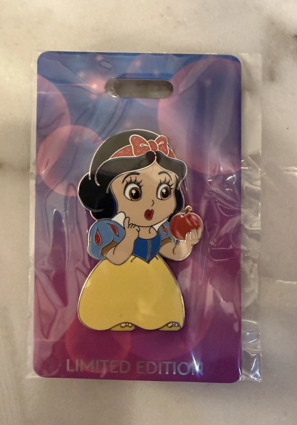 Disney Destination D23 2025 Chibi Heroines Snow White Pin LE400 MOG - IN HAND