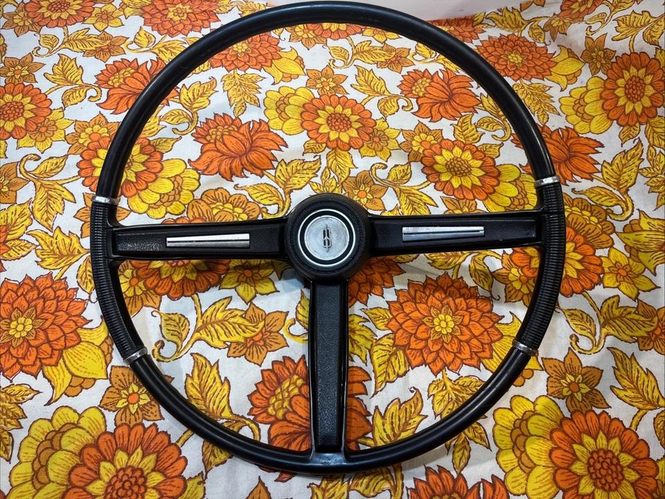 1967 442 CUTLASS OLDSMOBILE рулевое колесо гудок кнопка центр черный OEM винтажный - Изображение 2 из 4