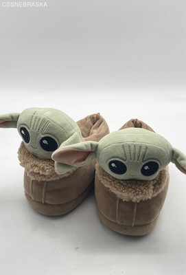 American Eagle Tan Green Youth Star Wars Plush Baby Yoda Slippers - Size Medium