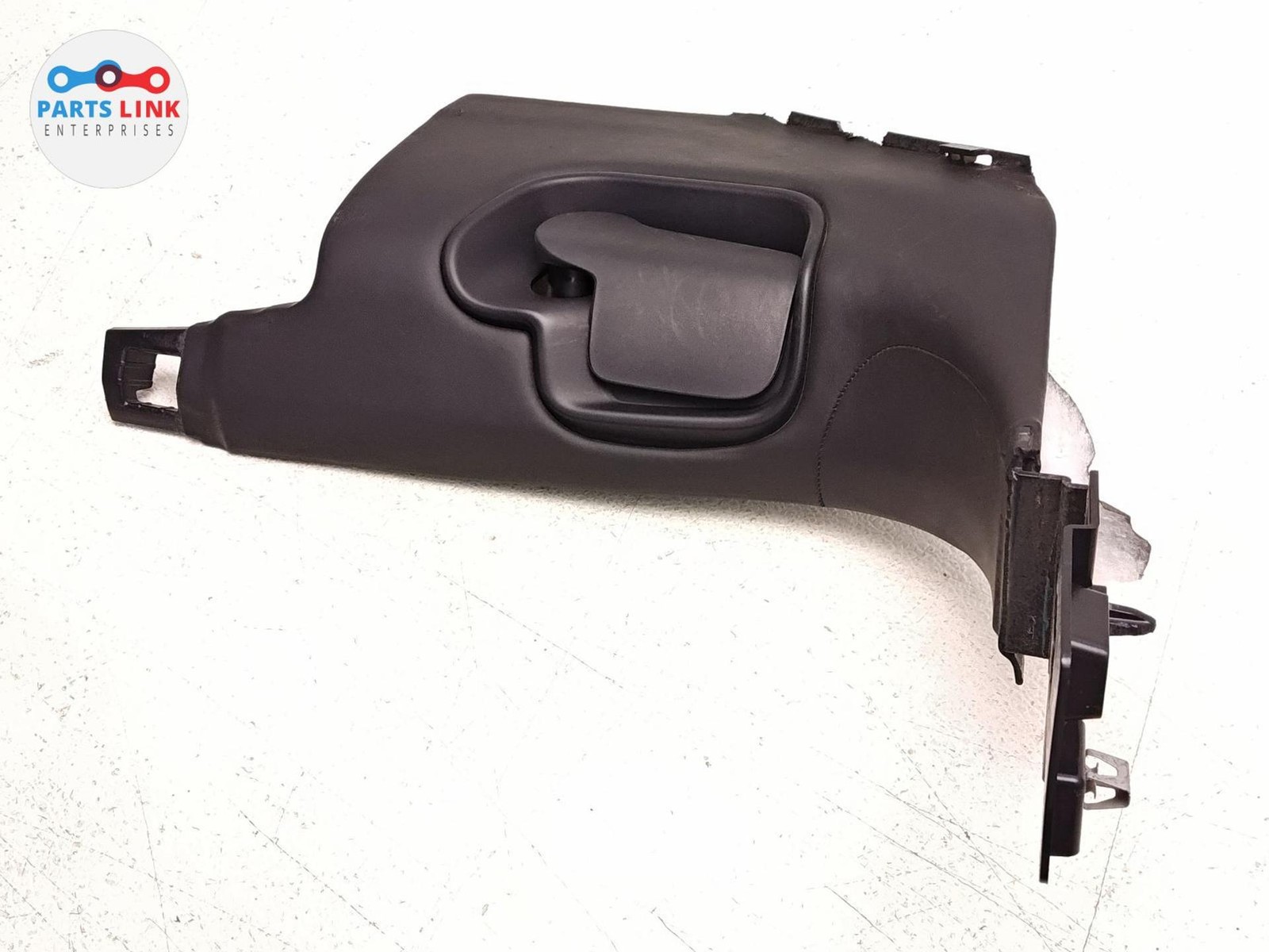 2016-20 BENTLEY BENTAYGA FRONT LEFT TRIM KICK PANEL A PILLAR LOWER END COVER 636