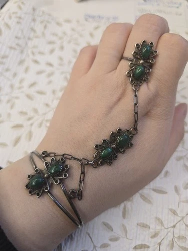 Vintage Sterling Silver 925 Slave Bracelet Hand Chain Green Stone Ring 8.5