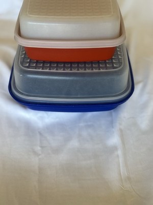 Vintage 2set Tupperware Season-Serve marinating containers. Blue/Paprika Color
