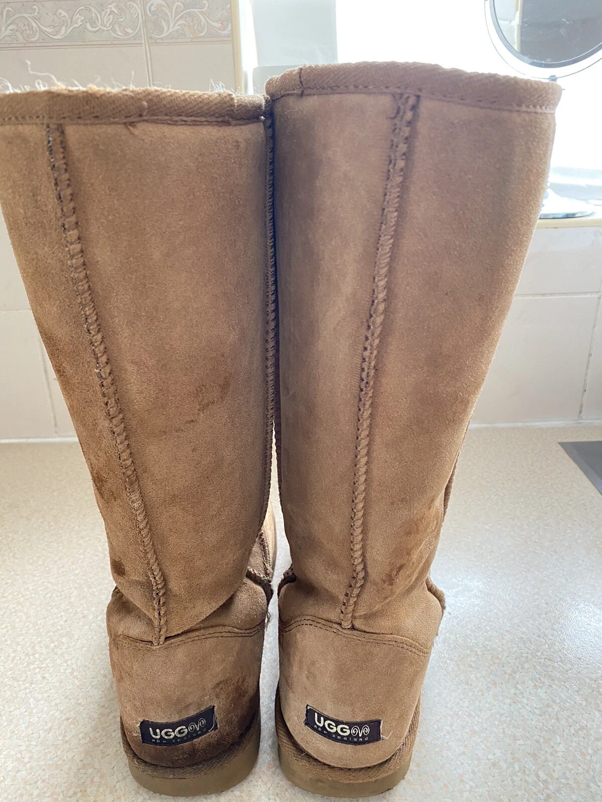 Stivali Ugg donna taglia 6 5 colore cammello vera pelle scamosciata pelle di pecora alti buone condizioni