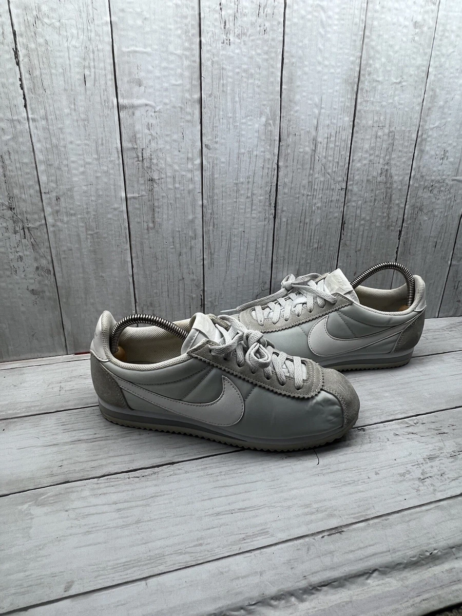 Mint green nike clearance cortez