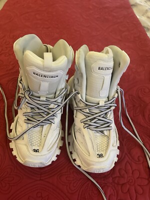 EUC (worn twice) authentic women display picture 2