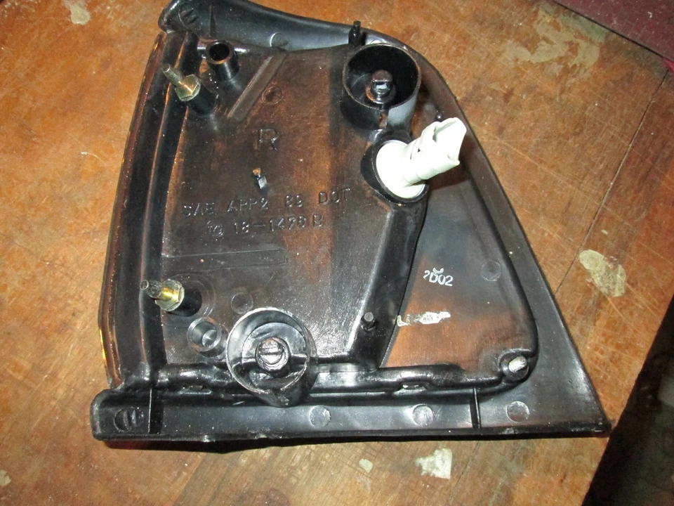 Toyota Pickup 4 Runner 89-91 Park Clearance Light LEFT FRONT  Side  18-1476 L - Image 3 of 4