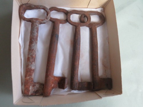 ANTIQUE 1800s LARGE AMERICAN WEST 3 JAIL CELL JAILER SHERIFF RELIC SKELETON KEYS