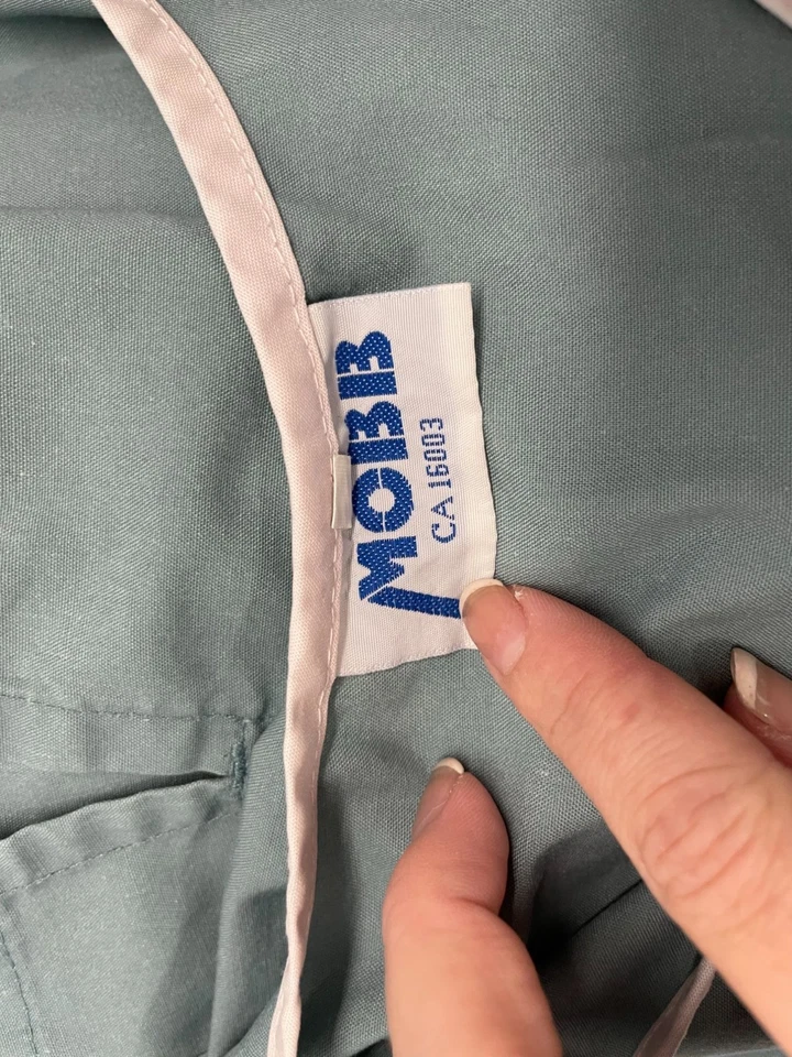 Mobb Women's Medical Scrub Top Size Small Green Wrap V Neck Short Sleeve - Image 4 of 4