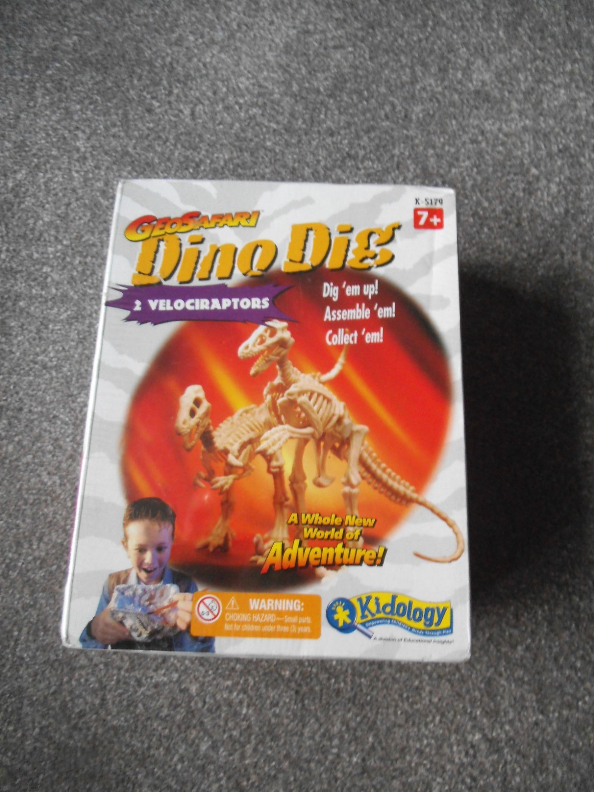 GEO SAFARI ~ DINO DIG ~ 2 VELOCIRAPTORS Age 7+ NEW