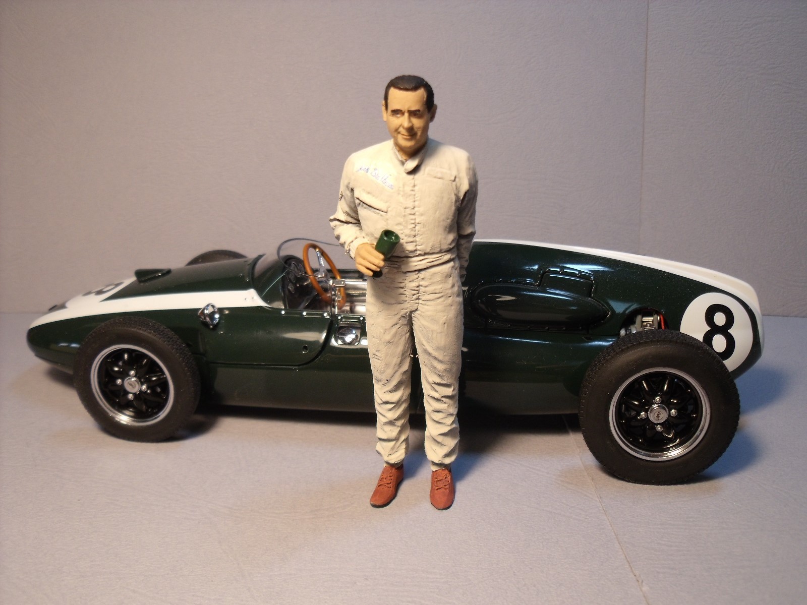 Figurine pilote 1/18 Jack Brabham pour créer un diorama de Formule 1
