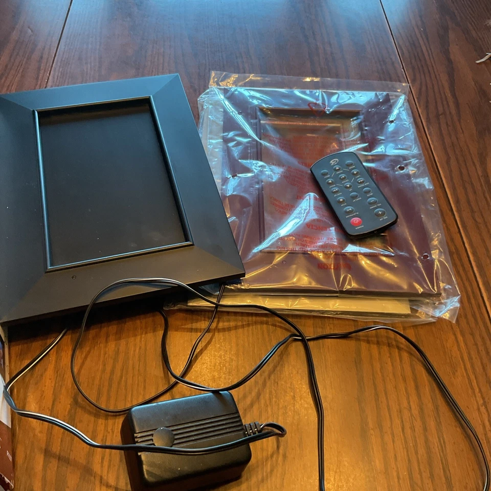 GPX 9" DIGITAL PHOTO FRAME     16 MB.   Cherry Wood - Image 2 of 4