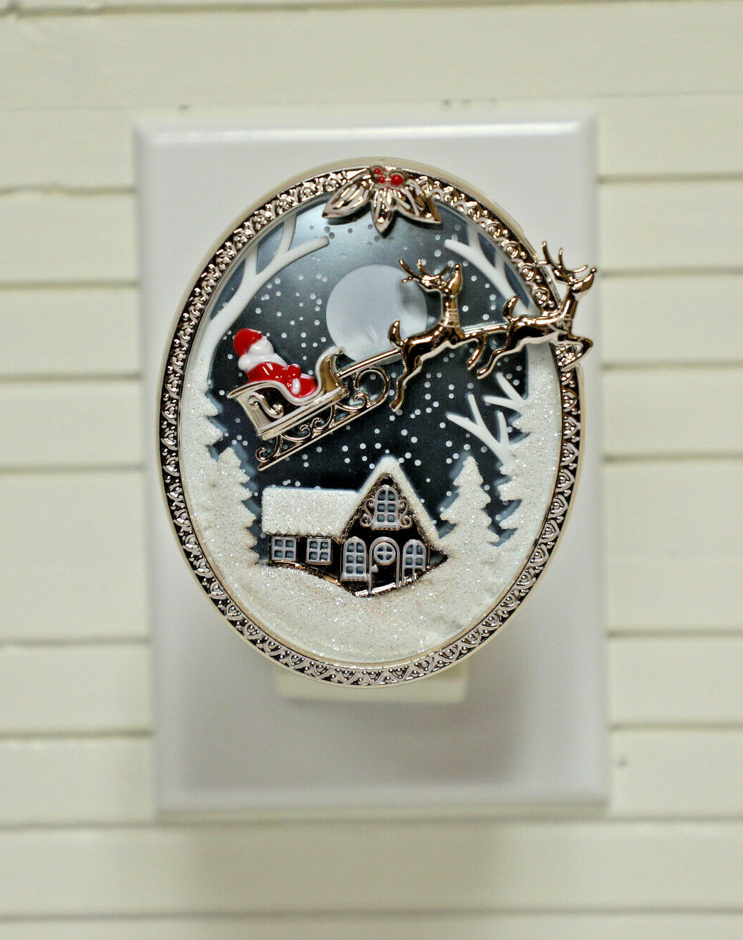 Bath & Body Works Rare Christmas Scene Santa Reindeer Nightlight Wallflower Plug-image