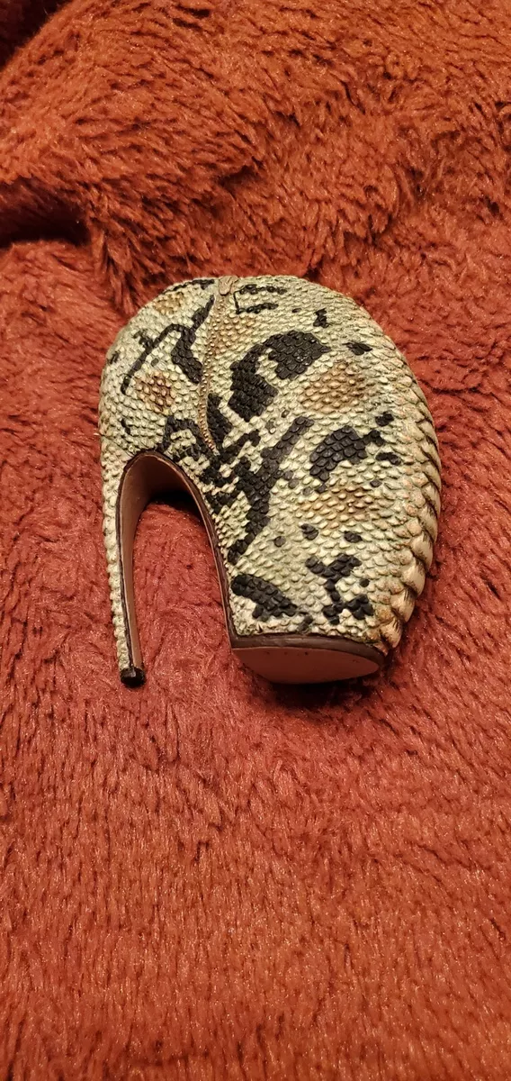 Unveiling Alexander McQueen's Iconic Armadillo Shoes: Avant-Garde  Masterpiece