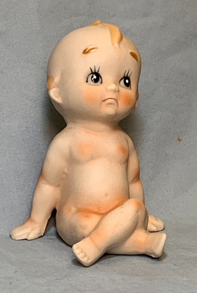 ビンテージ Kewpie 人形 Vintage Sad-Face Kewpie Doll Figurine – Crossed Legs – 3.5″ Tall