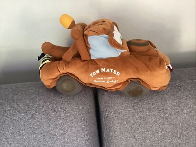Peluche Martin Cars Disney Store voiture marron dépanneuse écusson 24