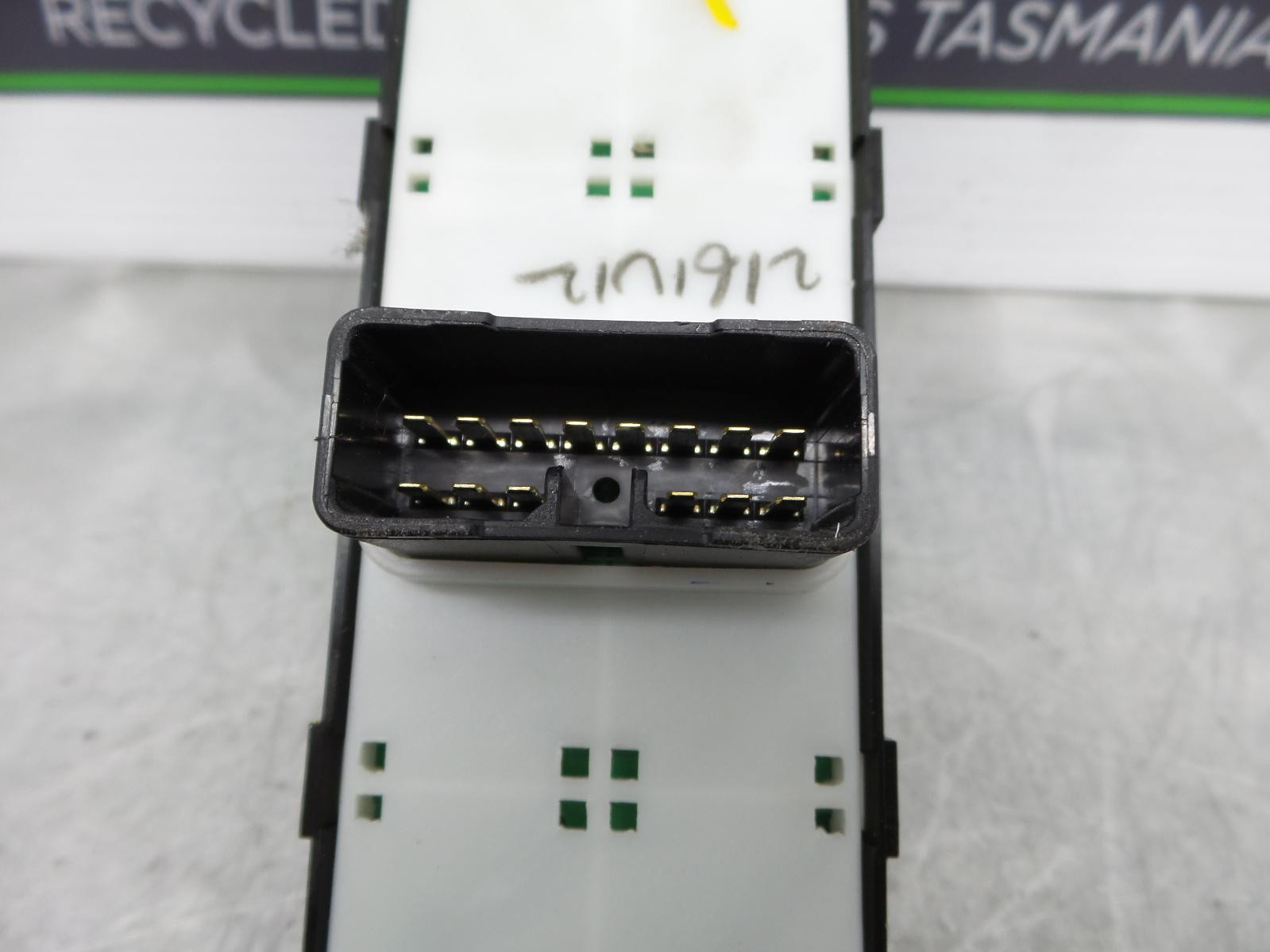 2014 Hyundai I20 RIGHT RH FRONT MASTER WINDOW SWITCH PB 5DR HATCH 04/10 - 12/15 image 3