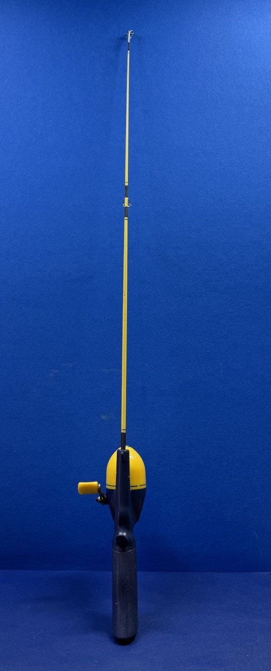 VTG Shakespeare KK 26 Blue& Yellow Shark Fishing Pole Kids R