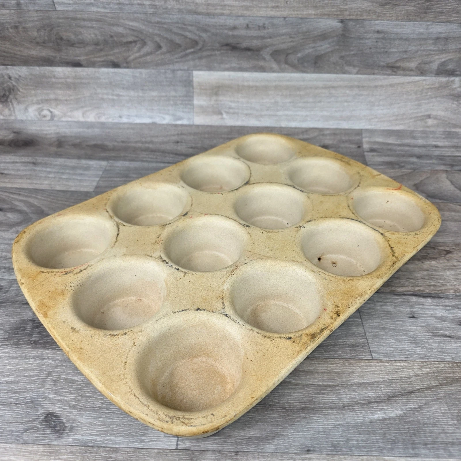 Pampered Chef Muffin Cupcake Family Heritage Classic 12 Ct Stoneware Pan