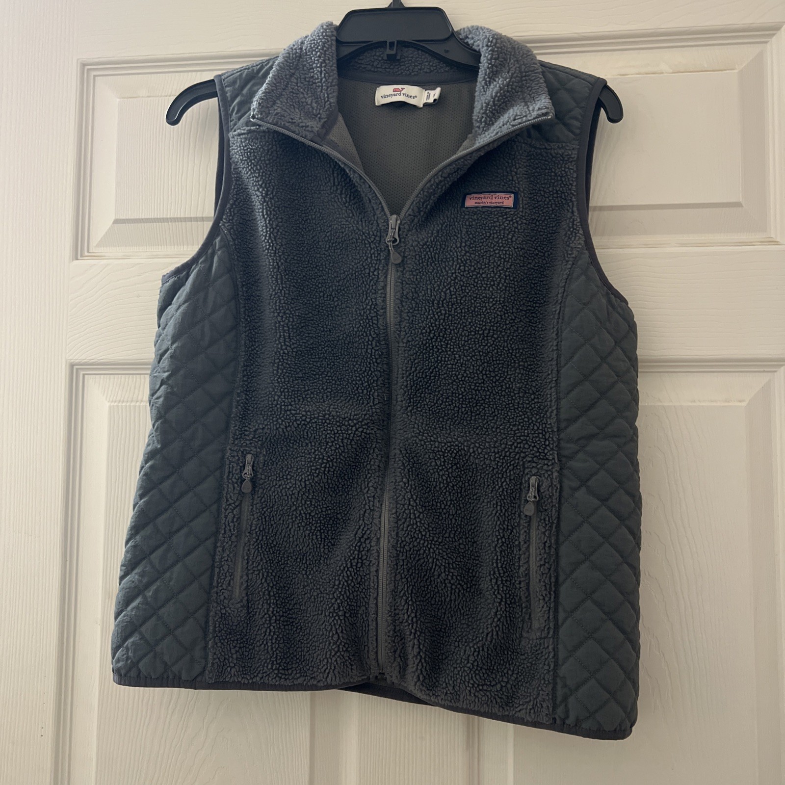 Vineyard Vines Women’s Vest, Size Med, Gray, Fleece With Quilted Sides, See Pics