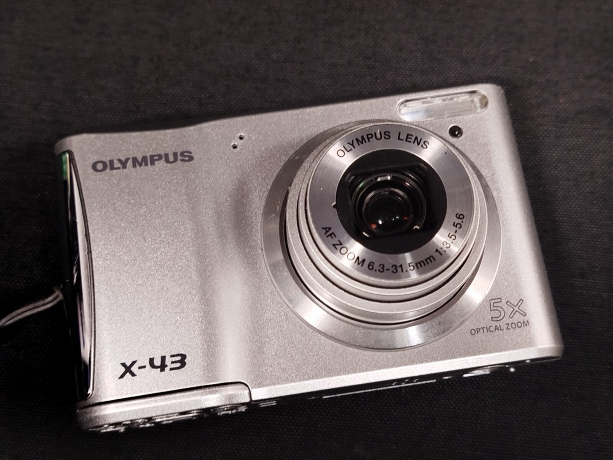 Y2K OLYMPUS X-43 CCD 14 MP SILVER DIGITAL CAMERA + 2GB SD CARD