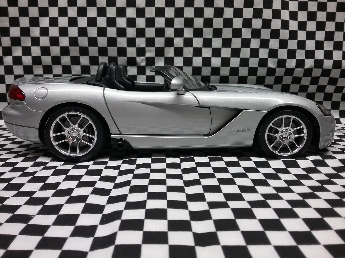 MAISTO: 2003 Dodge Viper Roadster Silver 1/18 | eBay