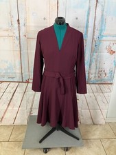 Vestido Taylor Cuello en V Ajuste y Acampanado Cinturón Manga Larga Estilo 3576M Vino