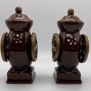 Ceramic Brown Barrel With Wheel Salt & Pepper Shaker Set Japan