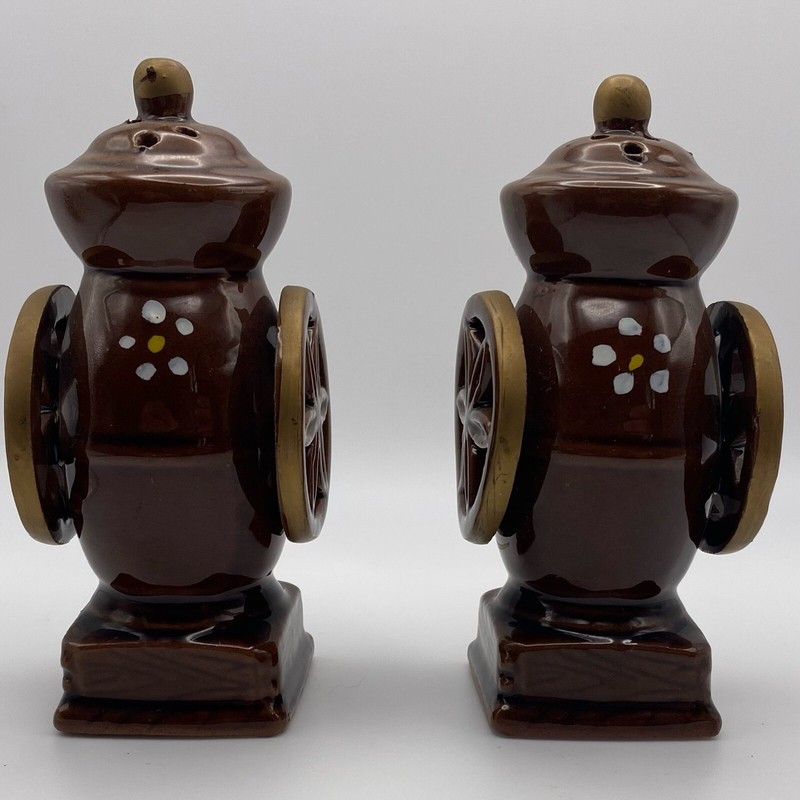 Ceramic Brown Barrel With Wheel Salt & Pepper Shaker Set Japan