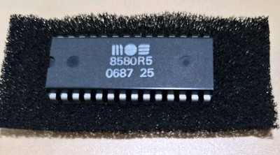 Commodore 64 - MOS 8580 R5 SID SOUND CHIP TEST OK