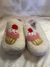Kids Fuzzy Cupcake Slippers Size-2-3   Cozy Plush House Shoes.Brand New, 13