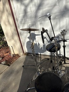 Mostly Pearl Symbol Stands With 2 Bench Seats