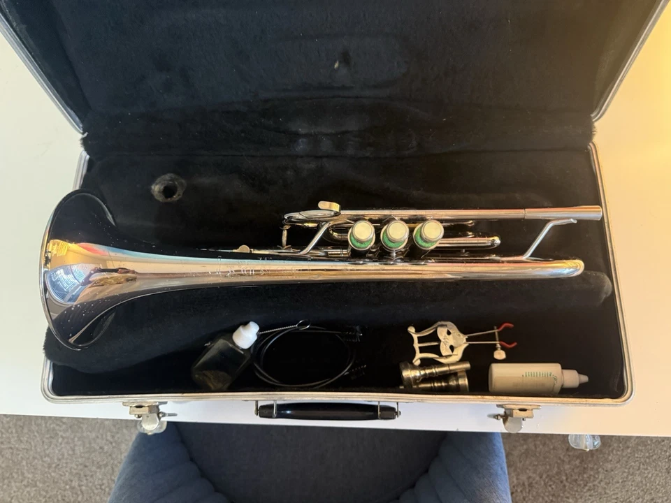 Corneta Bundy Student con estuche rígido y boquilla Foto 4 de 4