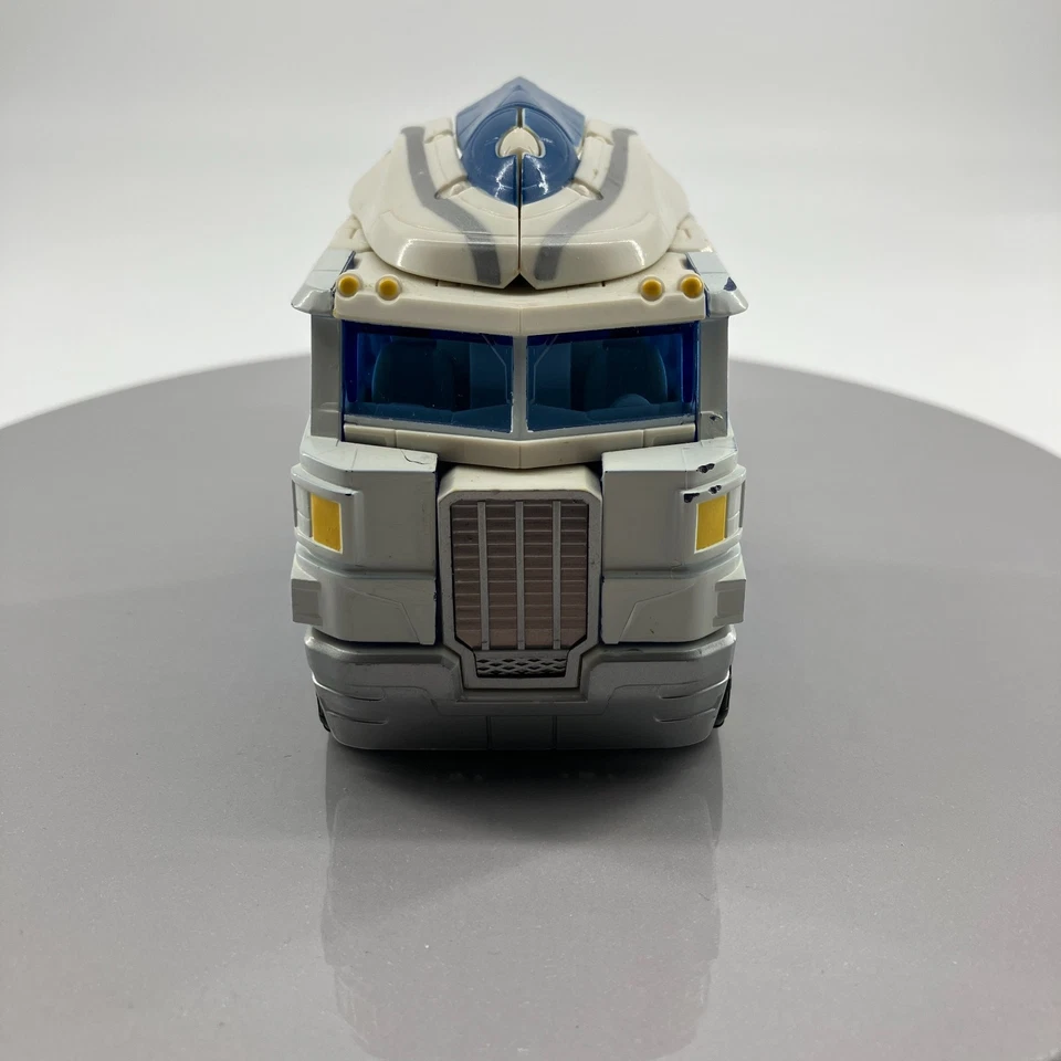 Transformers Classics Ultra Magnus Hasbro 2006 Voyager Target (Not Complete) - Image 3 of 4