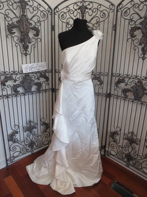 VESTIDO DE NOIVA FORMAL 524W EDEN ETIQUETA DOURADA TAMANHO 12 UM OMBRO FRISADO - Imagem 2 de 4