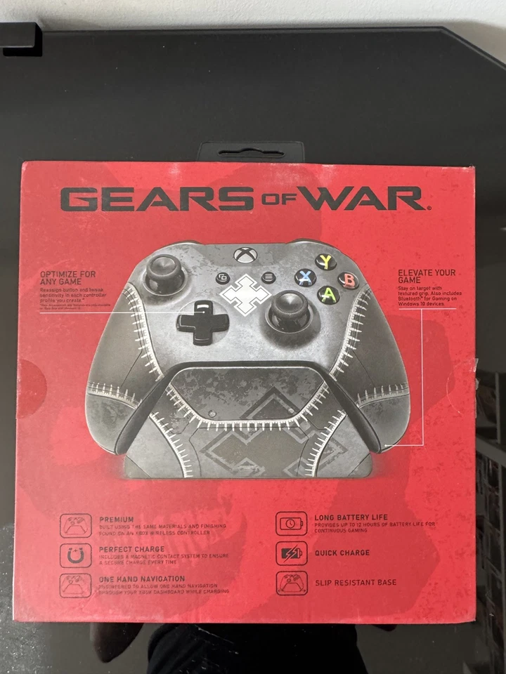 Gears of War Locust Horde Wireless Controller & Pro Charging Stand Xbox One - Image 2 of 4