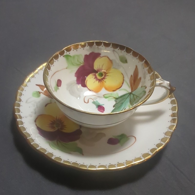 Tuscan Fine English Bone China Teacup & Saucer Floral Gold Trim Made in England