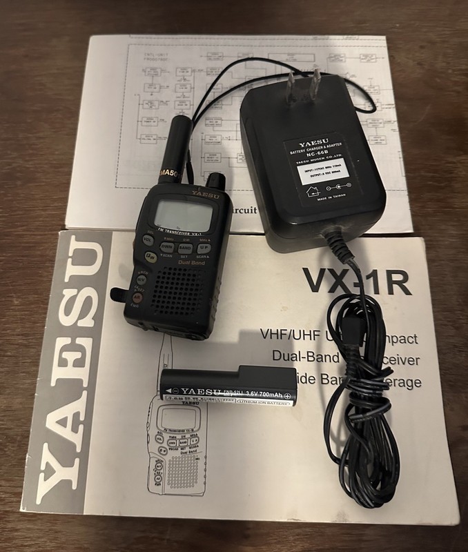 Yaesu VX-1R Ultra Compact Dual Band Transceiver 2m/70cm 144/440MHz Comet Antenna
