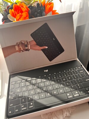 logitech keys-to-go ultra slim keyboard, slightly used, missing usb.