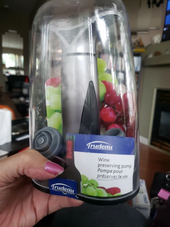 Bomba conservadora de vino Trudeau con dos tapones Foto 3 de 4