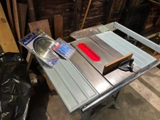 Delta 10" Contractors Table Saw