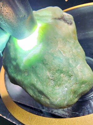 Type A Raw And Untreated Green Jade 470 Grams (2,350 Ct)