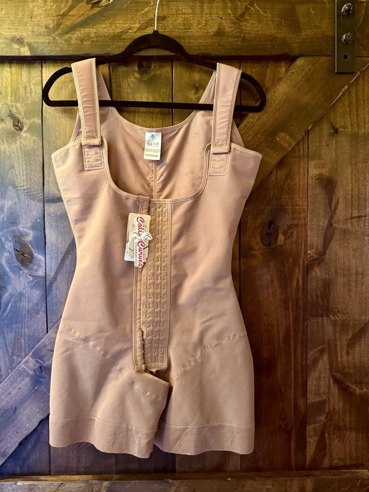 Cali Curves - 2x - Curvy Fit Short Leg - Orig $140 - Image 3 of 4