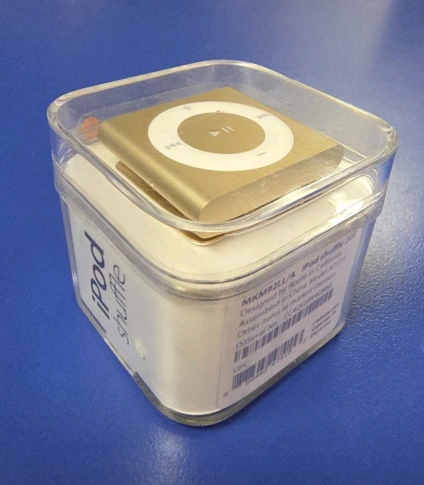 Apple iPod Shuffle 4th Generation 2GB Music Player - Gold