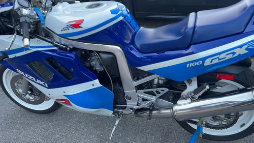 1989 Suzuki GSXR 1100 K Slingshot 14900 miles 35 image