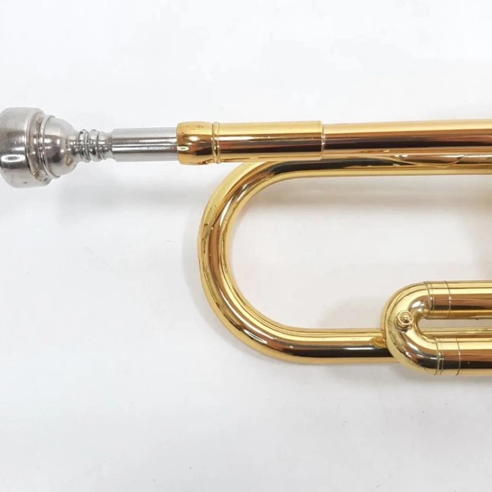 Trompeta Yamaha YTR-1335 con boquilla y estuche usado - Imagen 3 de 4