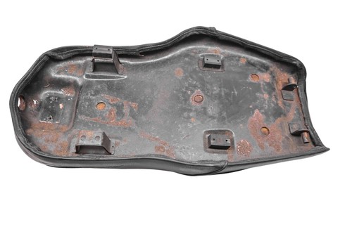 81 Suzuki GS550E Seat - Picture 4 of 4