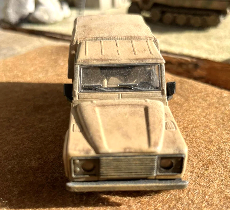 SOLIDO Militaire 1/43 LAND ROVER DEFENDER Camouflage désert sable PERSONNALISE - Photo 3/4